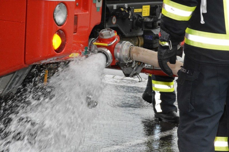 کاربردهای لوله پلی اتیلن در سیستم آتش نشانی چیست؟ 2 ویژگیهای لولههای پلیاتیلنی که در آتش نشانی استفاده میشود